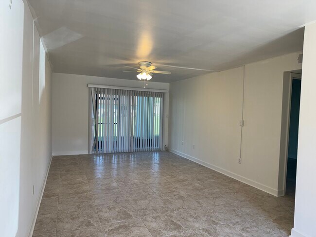 Foto del edificio - 5154 Turquoise Ln