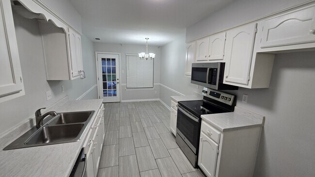 Building Photo - 5530 Oak Branch Circle S.