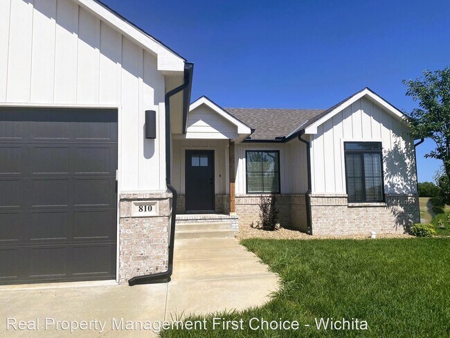 Building Photo - 5 br, 3 bath House - 810 S. Hedgewood St.