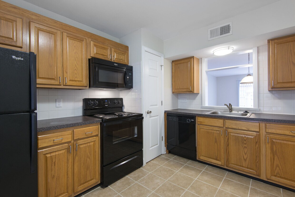 Primary Photo - 612 Walpole St