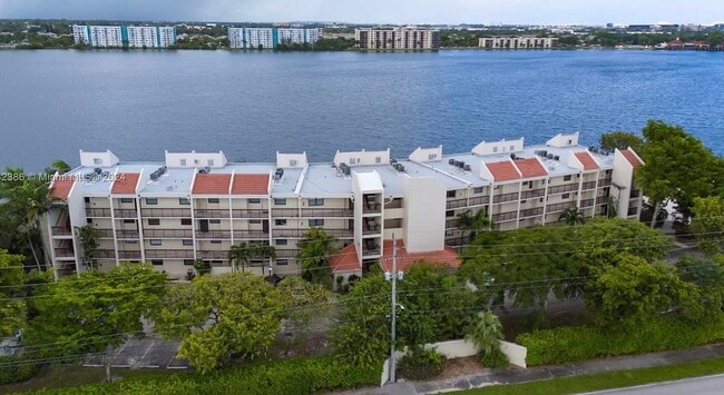 Building Photo - 115 Lake Emerald Dr