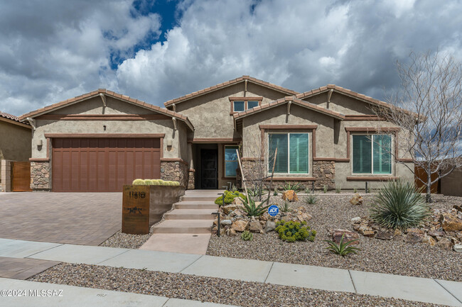 Building Photo - 11810 N Silverwood Dr