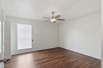 Building Photo - 11000 Kinghurst Dr