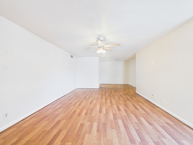 Foto del edificio - 9700 Leawood Blvd