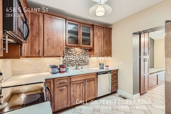 Foto del edificio - Charming 2-Bedroom Duplex Near Light Rail ...