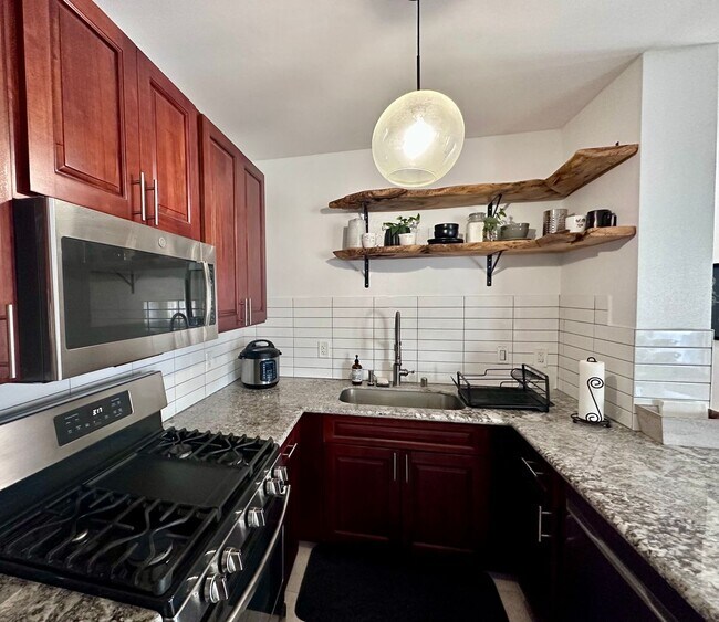 Foto del edificio - For Rent - [Sun Rise] 91-265 Hanapouli Cir...