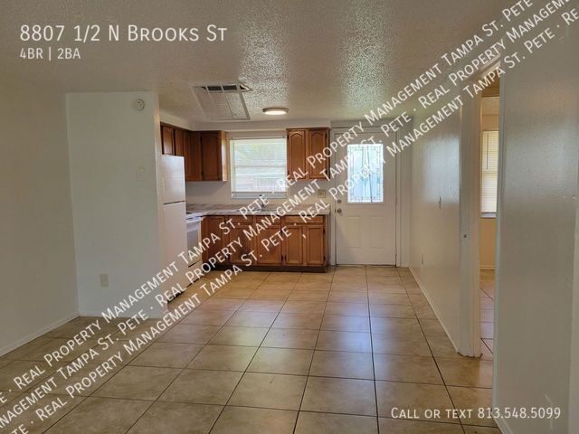 Building Photo - SECTION 8 PREFERED