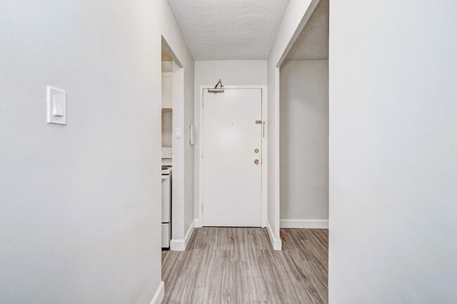 Building Photo - 26 Willow Road Apartments
