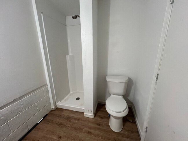 Foto del edificio - Furnished ALL BILLS PAID Backhouse Efficie...