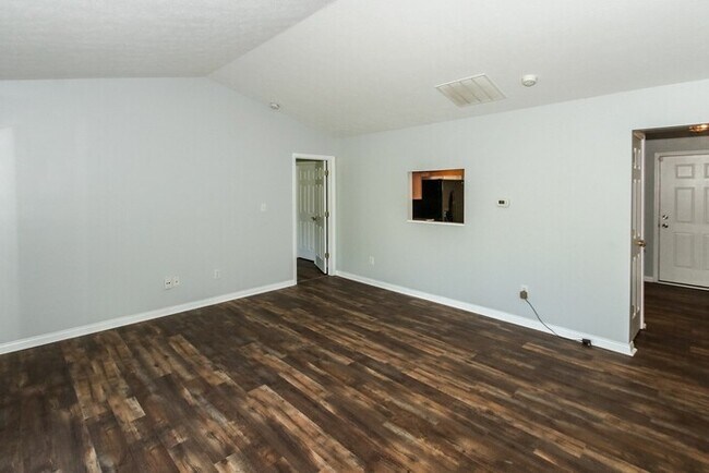 Building Photo - 3 Bedroom in Warren Township