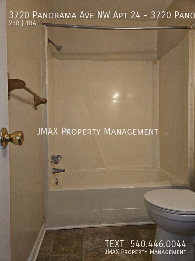 Foto del edificio - 3720 Panorama Ave NW