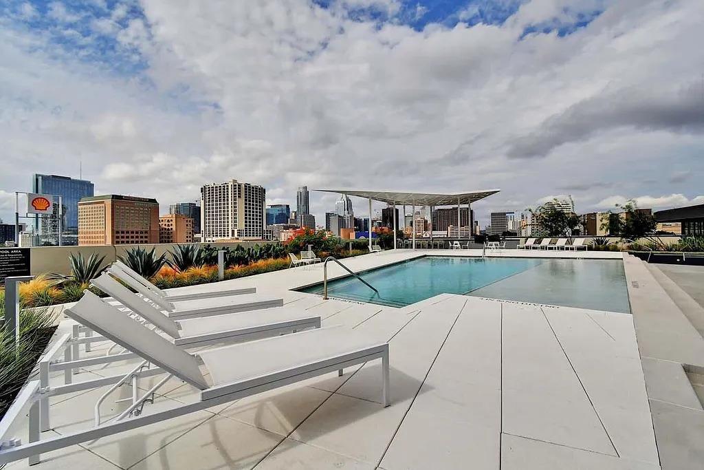 Foto principal - 800 Embassy Dr
