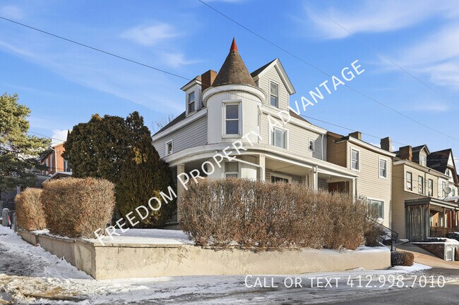 Building Photo - 703 Excelsior St