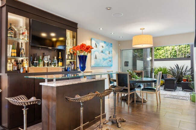 Building Photo - Flexible Lease Terms: Available Furnished ...