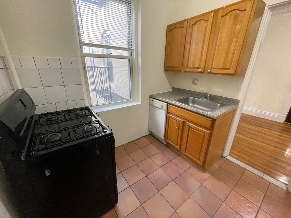 Primary Photo - 80 Gordon St