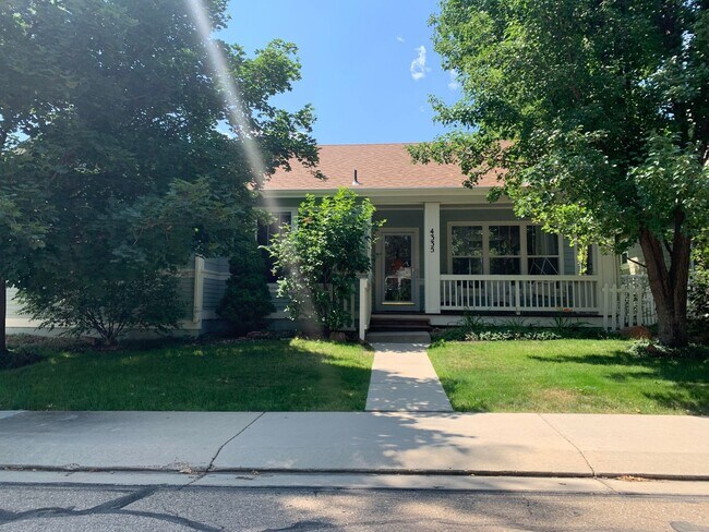 Building Photo - Upgraded 3B/3B in Longmont Available in Oc...
