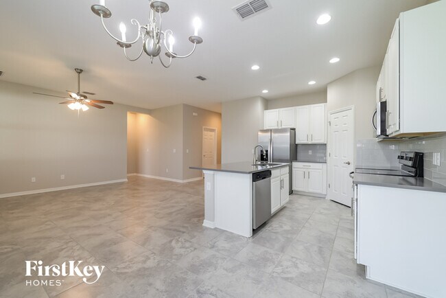 Foto del edificio - 2830 Eagle Lake Blvd