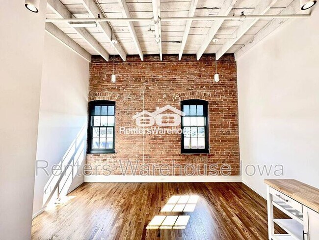 Building Photo - 112 SE 4th St
