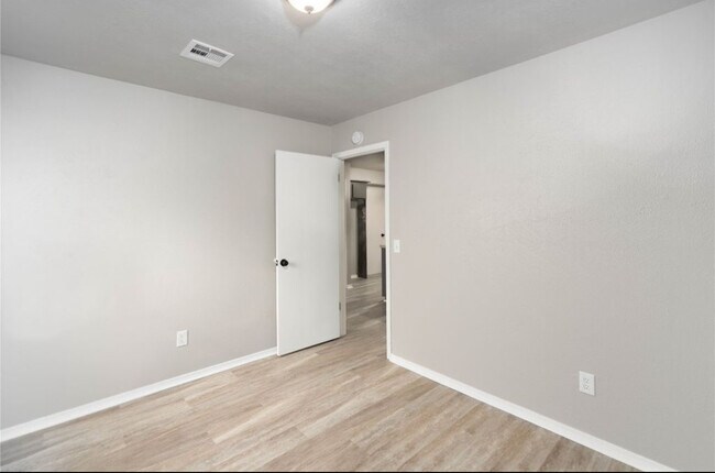 Building Photo - 206 Barrett Pl