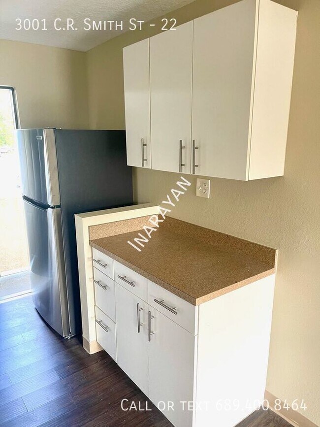 Building Photo - 2/1 Newly remodeled home- AVAILABLE