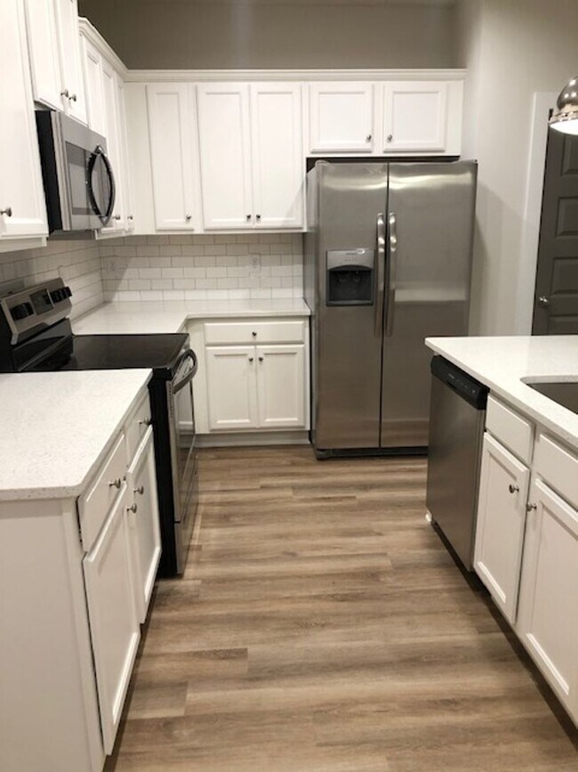 Building Photo - Beautiful Townhome in Athens!