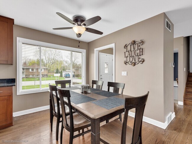 Building Photo - 49 Robin Hill Dr