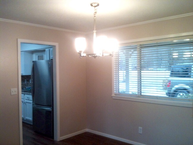 Building Photo - 528 Riverview Dr
