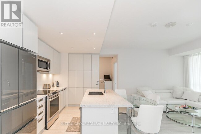 Photo du bâtiment - 375 Sea Ray Ave