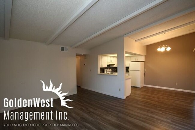 Building Photo - Beautiful 2Bdm 2Ba Upstairs Condo in the H...