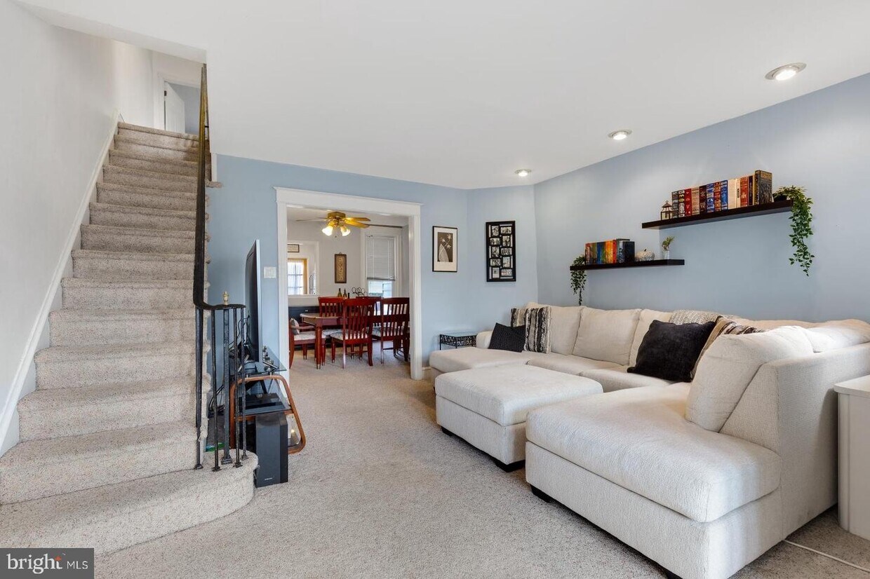 Foto principal - 654 Jamestown Ave.