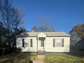 Building Photo - 706 Mcpherson St
