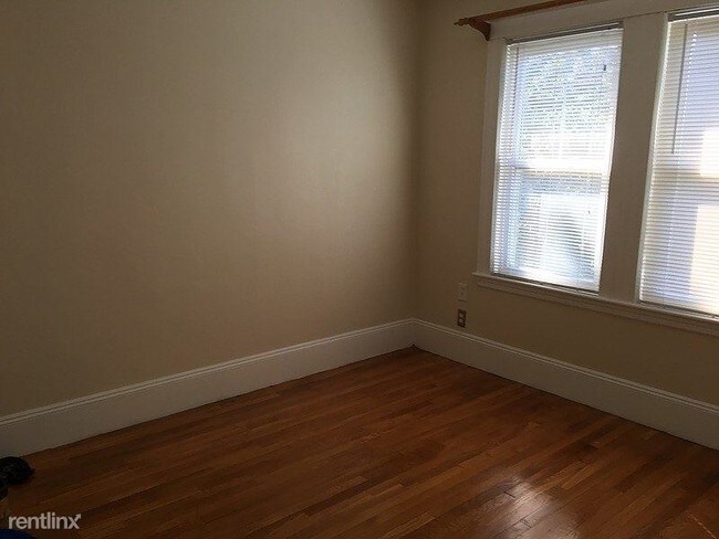 Building Photo - 2 br, 1 bath Apartment - 9 Downing Avenue 2