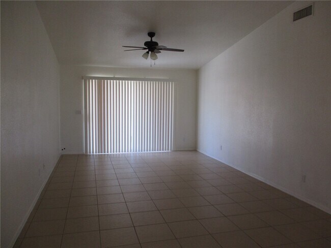 Foto del edificio - 5543 Clubhouse Ct
