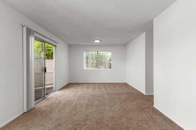 Building Photo - 1075 Loma Ave