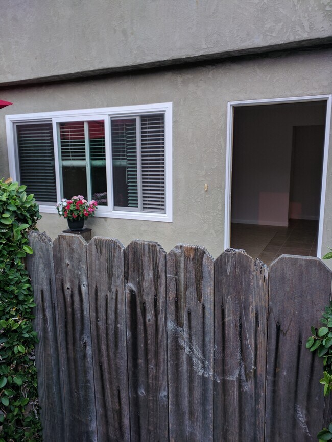 Foto del edificio - 2206 Graham Ave