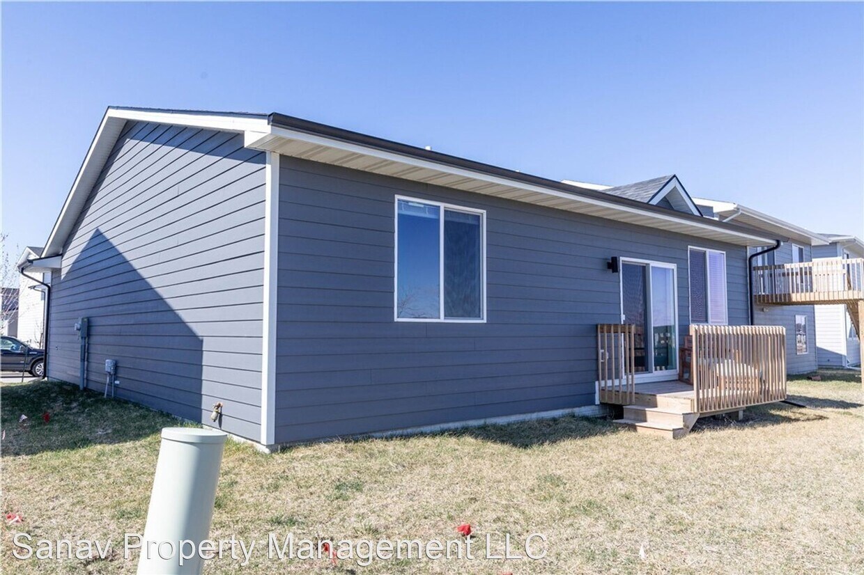 Building Photo - 3 br, 2.5 bath House - 1009 NE 16th Street