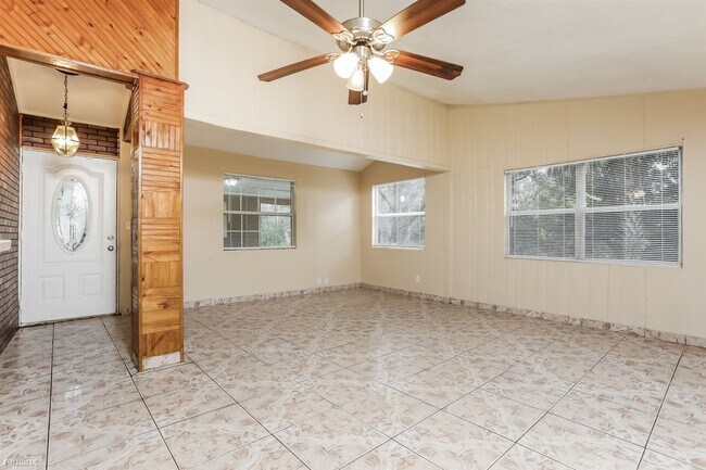 Building Photo - 3 br, 2 bath House - 5180 LAKE NINA DR