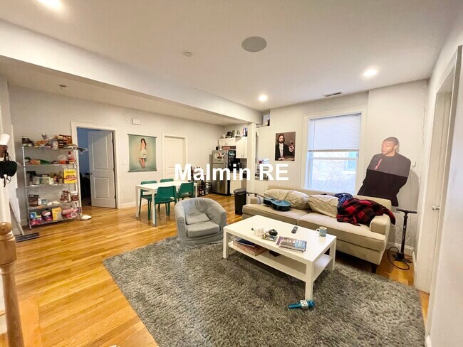 Foto del edificio - 721 Parker St