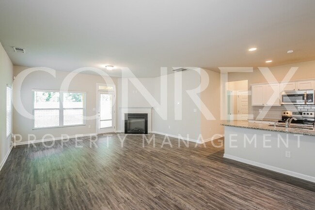 Building Photo - Must See 5 Bedroom!