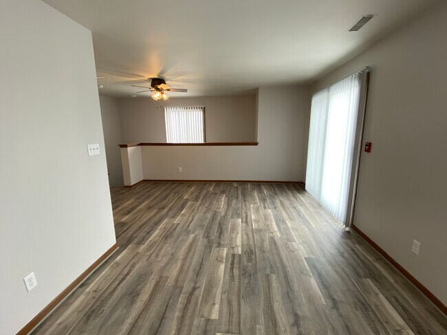 Foto del edificio - Sterling Court Apartments