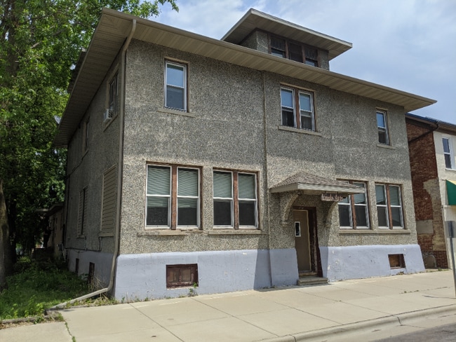 Building Photo - 404 N Minnesota St