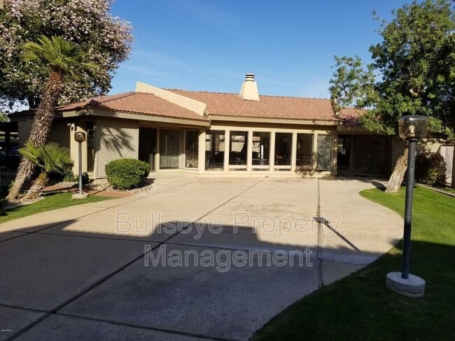 Building Photo - 1111 E University Dr