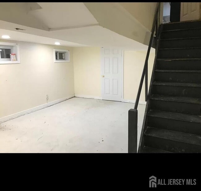 Building Photo - 94 MacArthur Dr
