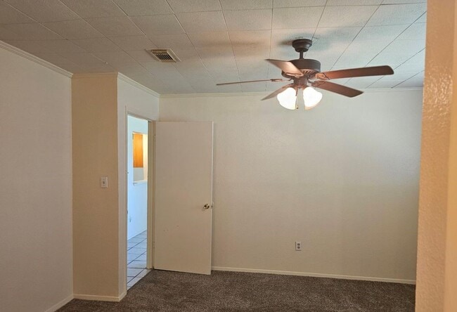 Building Photo - 10930 Fallbrook Dr