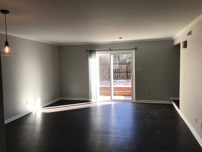 Foto del edificio - 507 Rock Cliff Ct