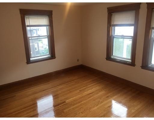 Foto del edificio - 23 Cypress Rd