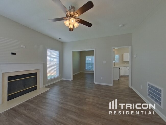 Building Photo - 8432 Redstone View Dr