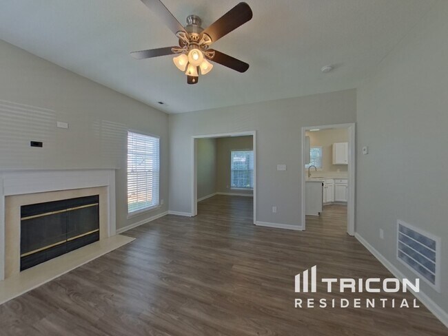 Foto del edificio - 8432 Redstone View Dr