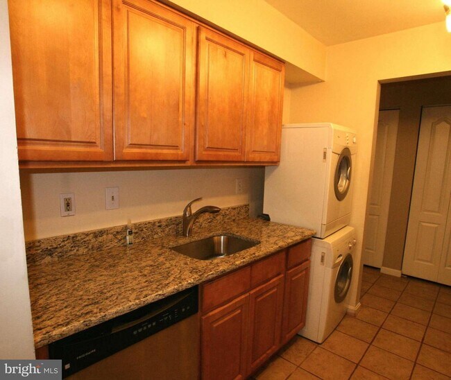 Foto del edificio - 8583 Falls Run Rd
