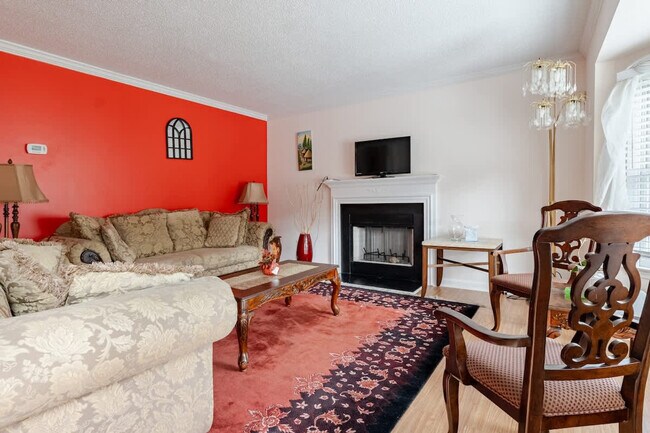 Foto del edificio - 305 Humble Rd